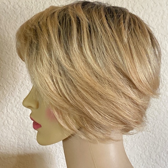 Honey Blonde Tapered Pixie Bob Dark Roots Synthetic Wig Feminine One Size Chic - Picture 11 of 14